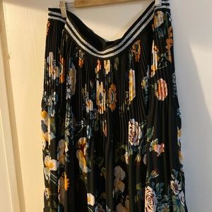 Ava and Viv shirted pleated floral skirt in sz 2x